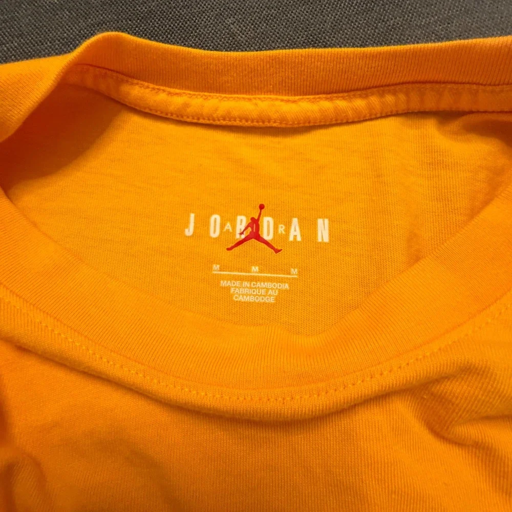 Jordan Jumpman Embroidered Logo T-Shirt Orange‎ Mens Size Medium Short Sleeve
